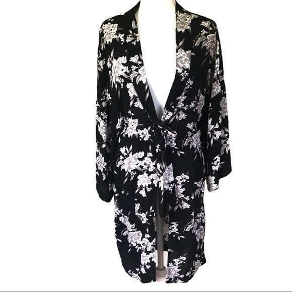 SPIRITUAL GANGSTER Maya Floral Kimono Wrap - Picture 5 of 11